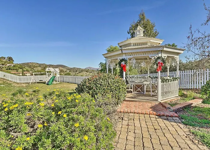 Garden, Gazebo & Fire Pit: Fallbrook Home!