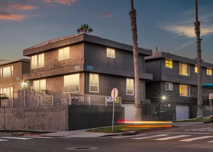 Ultimate Oceanside Retreat | Tower 9 Across From The Beach