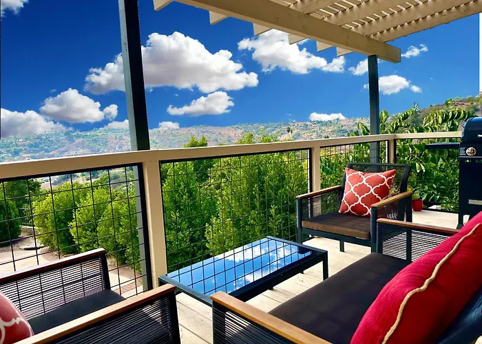 Hilltop Penthouse Cottage With Sweeping Views
